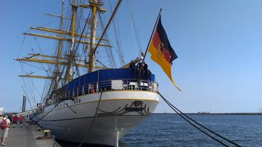 Ohne Öffentlichkeit fand an Bord des Segelschulschiffs "Gorch Fock" in Rostock-Warnemünde der Ortstermin statt. 